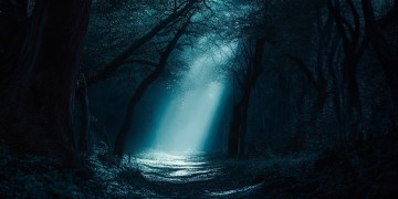 那道光会穿过黑暗究竟是哪首歌？